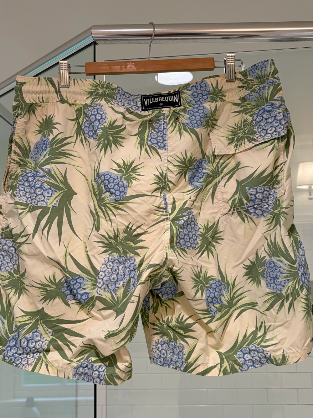 Vilebrequin Men’s Pineapple-Print Swim Shorts in Cream and Blue